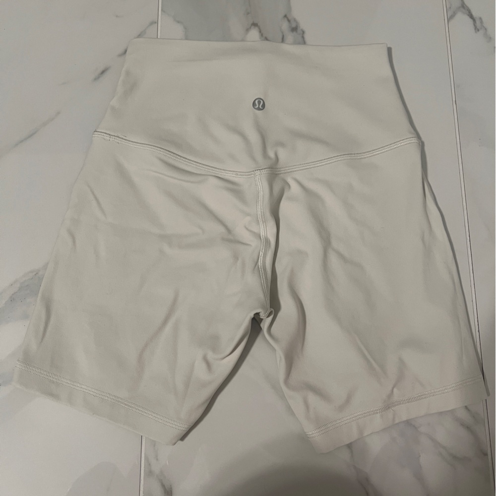 Lululemon Align 6” shorts